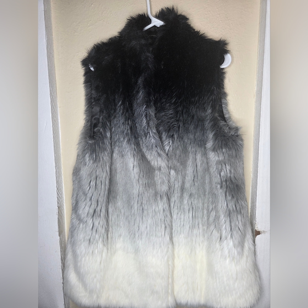 Ivanka Trump Ombre Faux Fur Vest Size L Womens Fall Winter Black Gray White